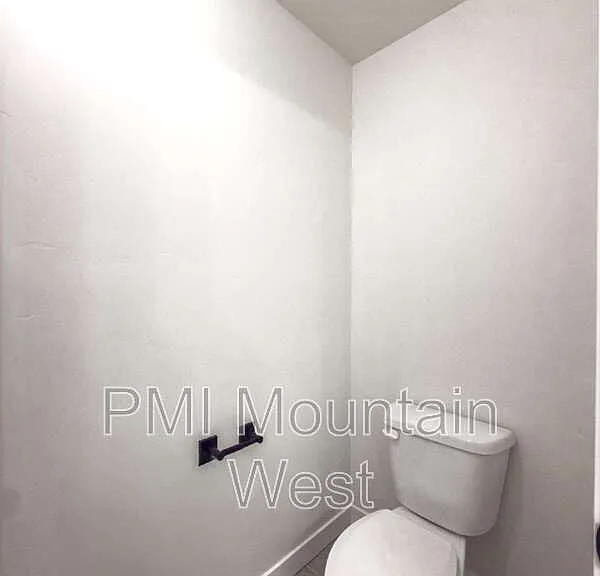 2606 N 2125 W — Photo 30