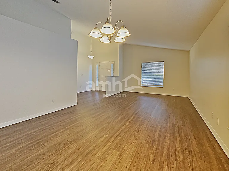 1066 Bluegrass Dr — Photo 3