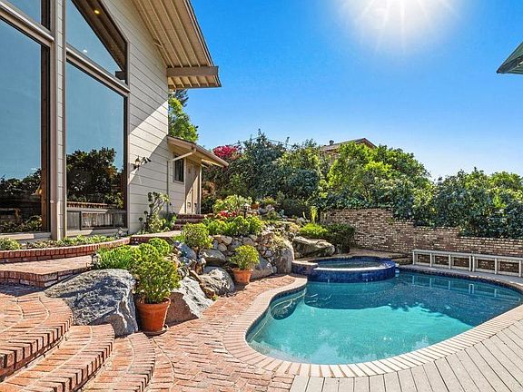 3rd image of 1605 Vista Del Valle Blvd
