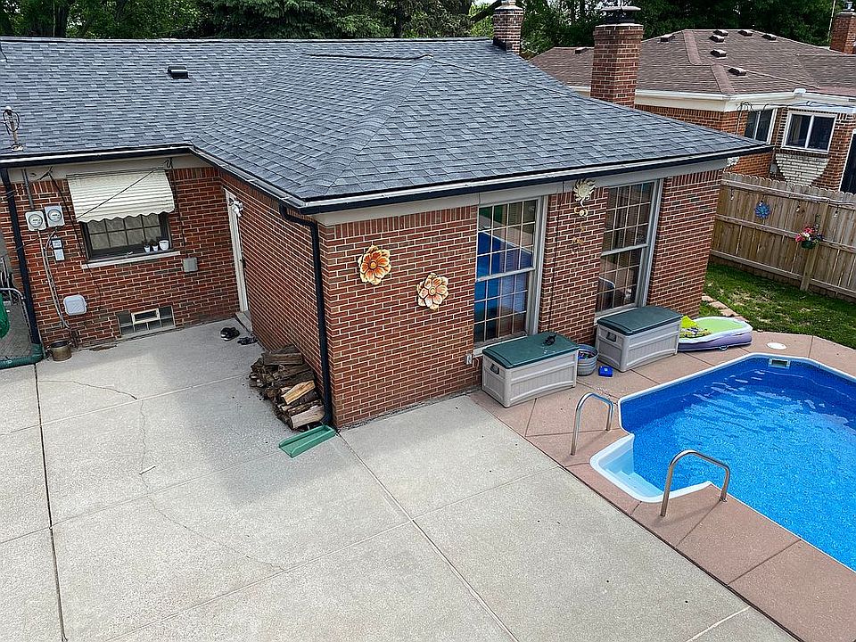 Family room with pool view