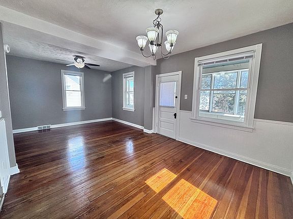 3rd image of 4406 S 38th St