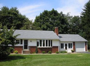 1 Nied Dr, Pleasant Valley, NY 12569