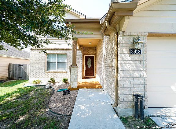3rd image of 3913 Wensledale Dr