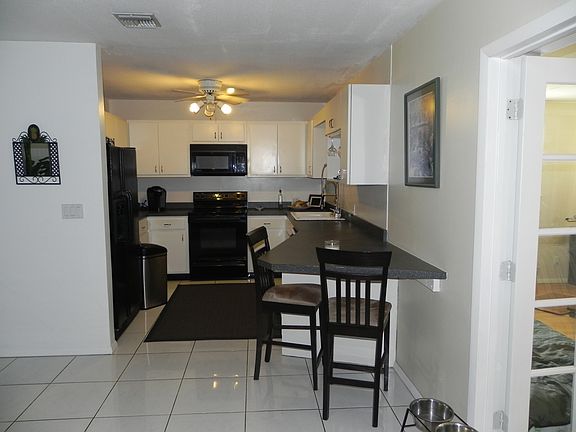 2nd image of 900 SE 13th St