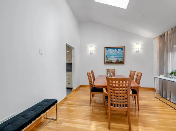 389 Mayfair Drive South image 12 of 17