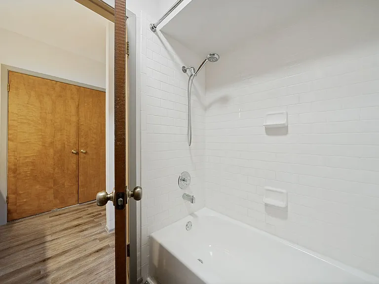 415 Albany St #F — Photo 22