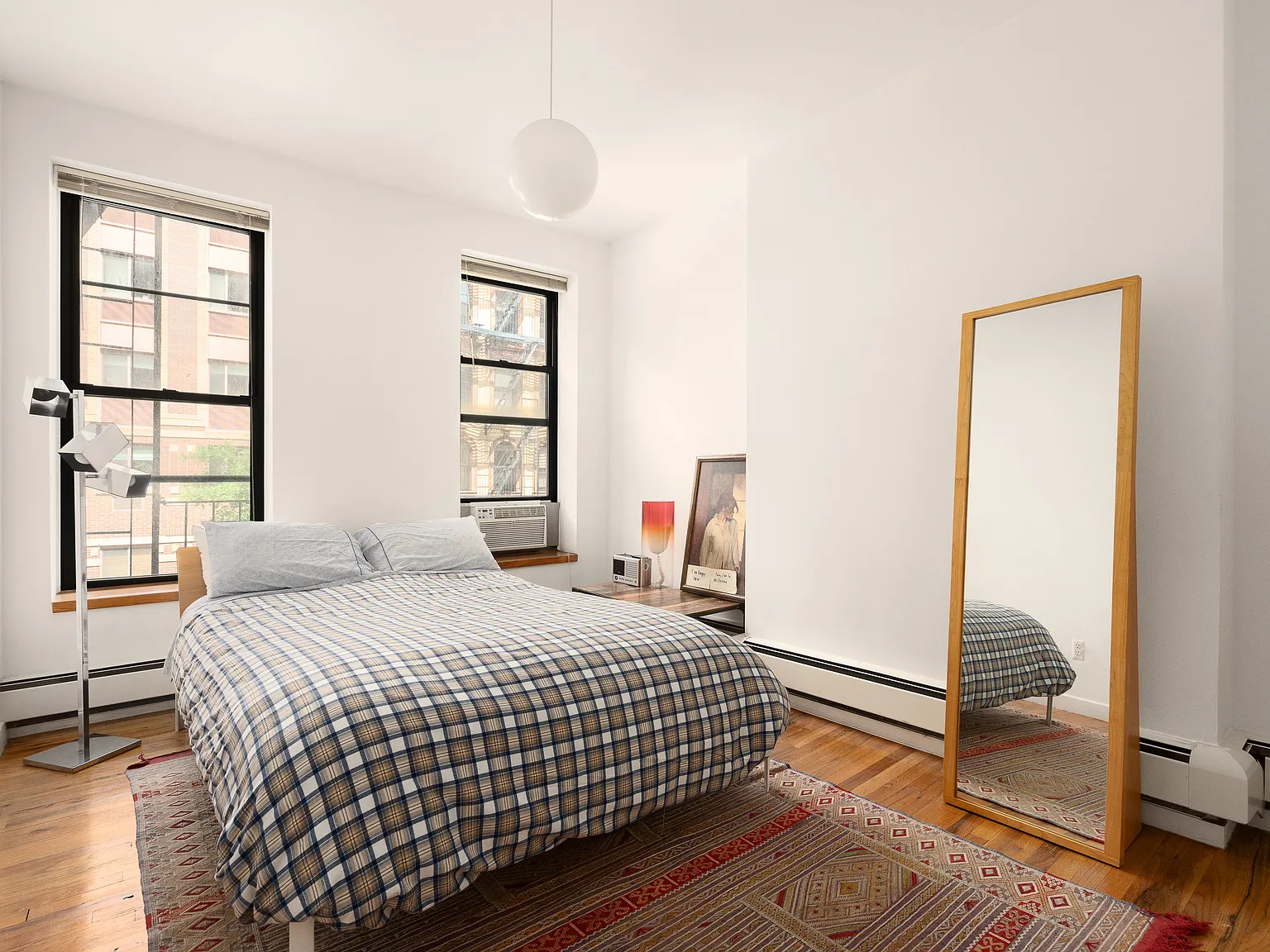 216 East 7th Street — Photo 4