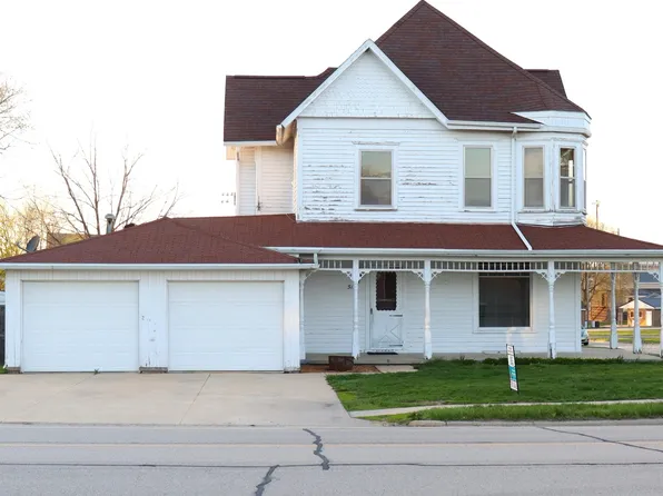 515 1st Ave E, Cascade, IA 52033
