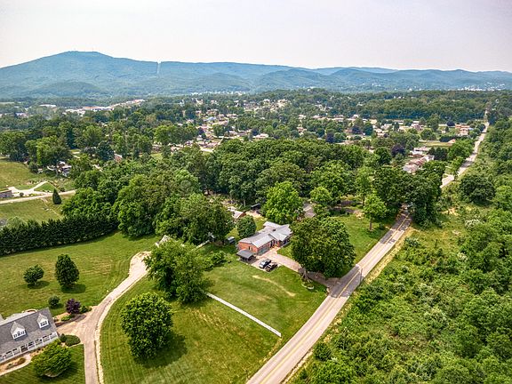 3rd image of 1908 Peppers Ferry Rd