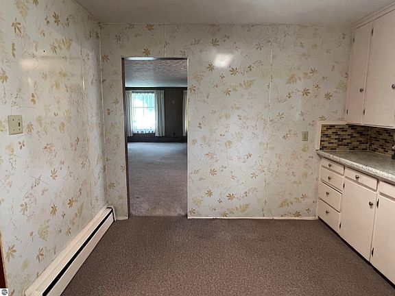 4th image of 311 W 12th St