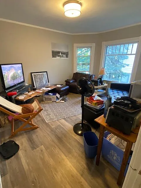 2 bed, 725 sqft, $2,160 — Photo 2