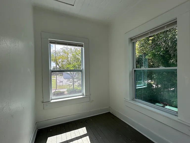 1130 NW 4th St — Photo 9