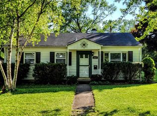 1417 Walnut Dr, Woodstock, IL 60098