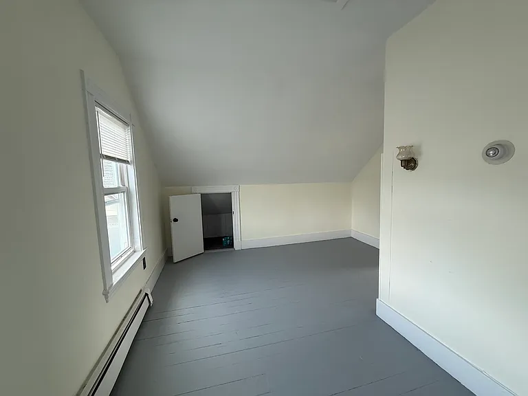 252 E Cottage St — Photo 2