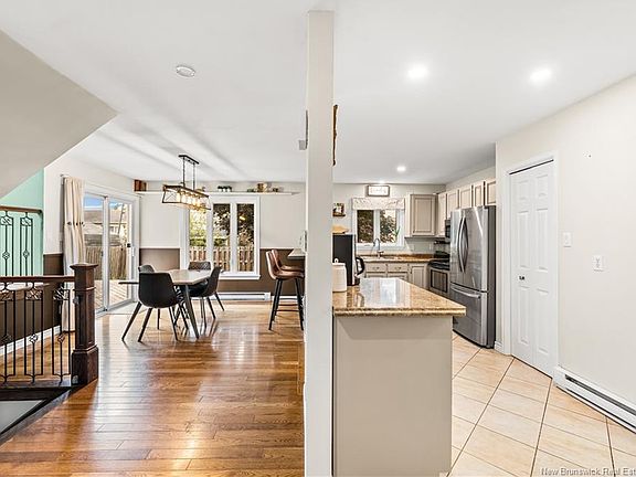 5th image of 313 Gaspe St