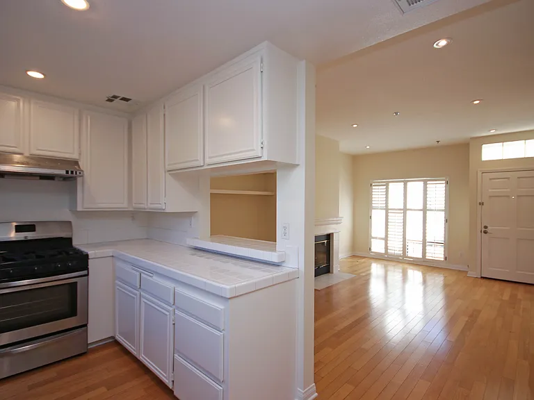 111 S Oak Knoll Ave #203 — Photo 11
