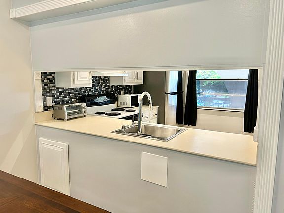 4th image of 2613 Nassau Bend #C2