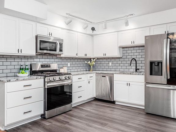 4th image of 9419 Circle Dr E