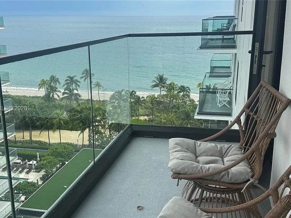 10185 Collins Ave #1222