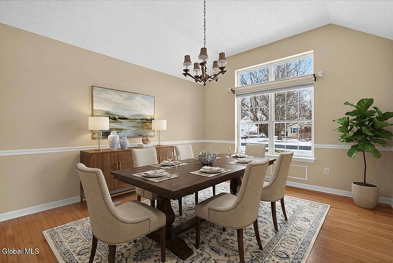 4th image of 8 Danbury Court