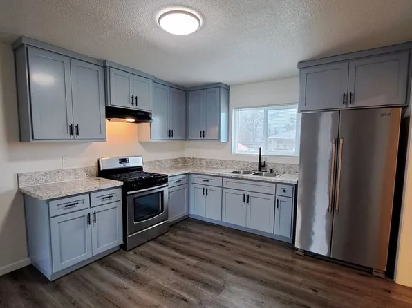 233 Vineyard Ave, Madera, CA 93638