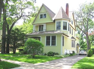 250 Scottswood Rd, Riverside, IL 60546