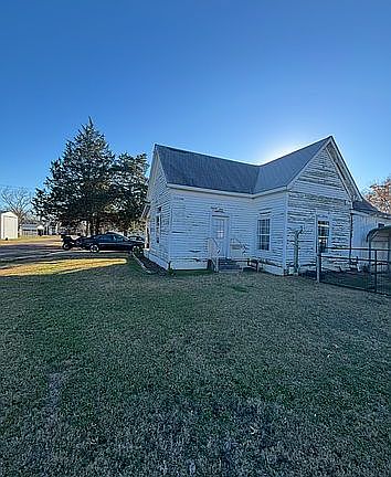 2nd image of 100 6th St