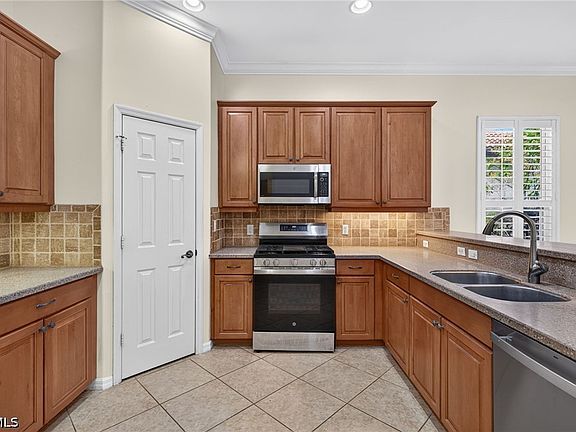 5th image of 12144 Ledgewood Cir