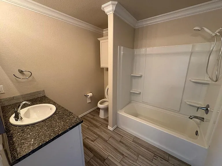 903 Yancy St — Photo 7
