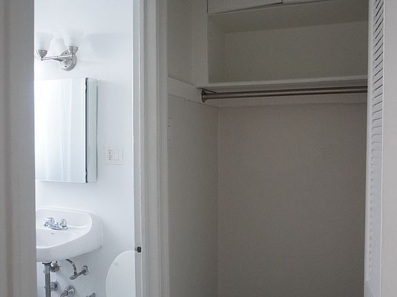 5th image of 534 W Stratford Pl #202