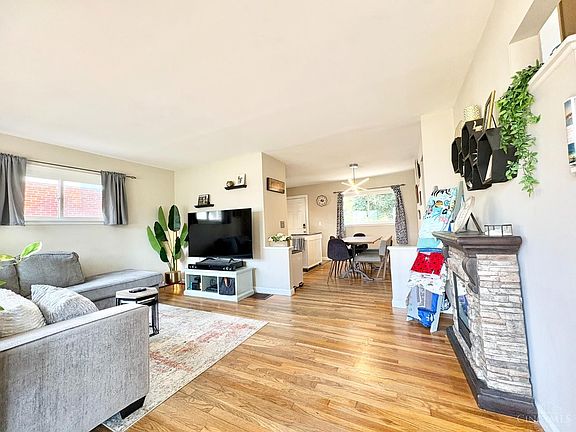 4th image of 3927 Hemphill Way