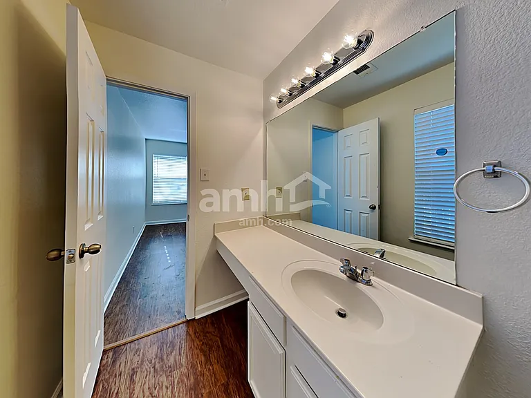 2040 Bliss Rd — Photo 12