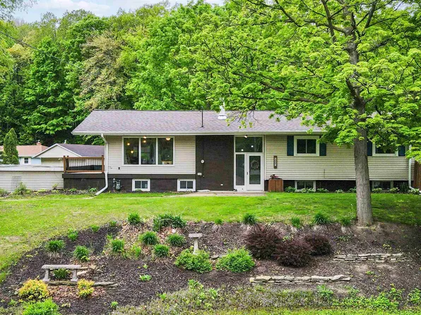 338 Swiss Hill Dr, Green Bay, WI 54302