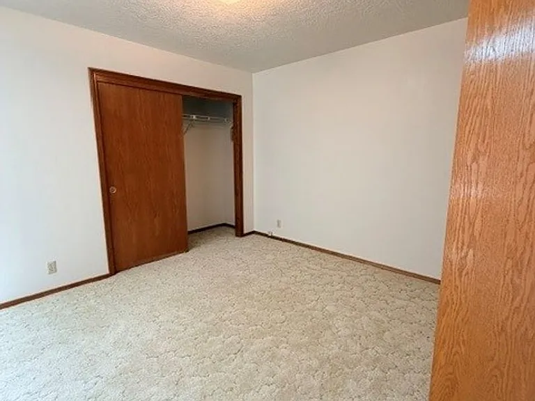 751 Catron St N — Photo 21