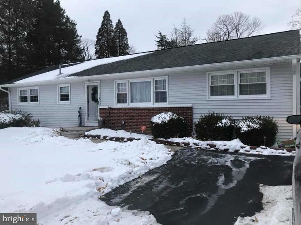 2nd image of 610 S Spring Rd
