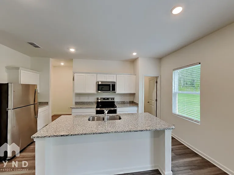 121 Maison Dr — Photo 3