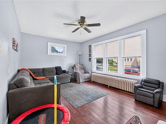 4th image of 1221 Ash St