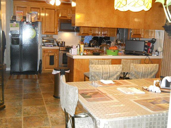Kitchen sitting area