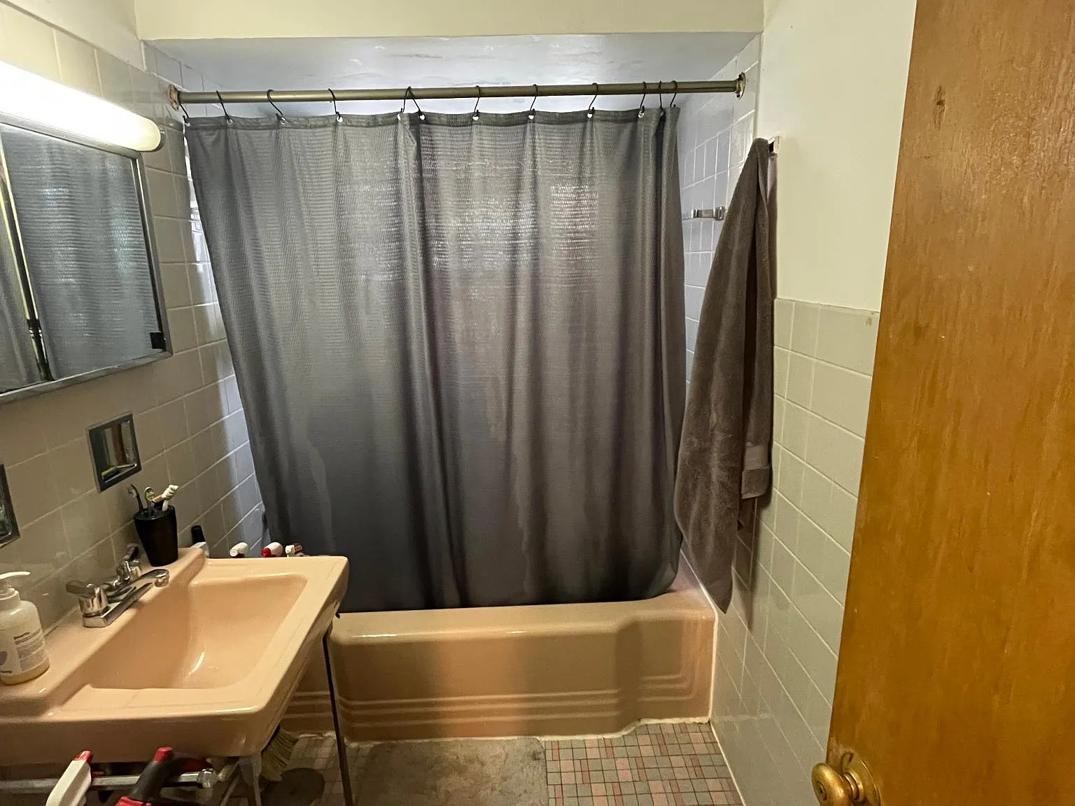 1 bed, 750 sqft, $1,100 — Photo 2