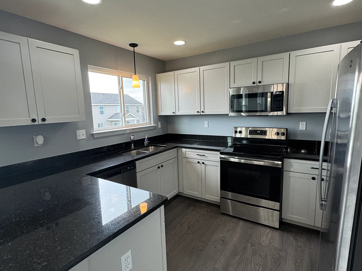 3 bed, 1381 sqft, $1,850 — Photo 3