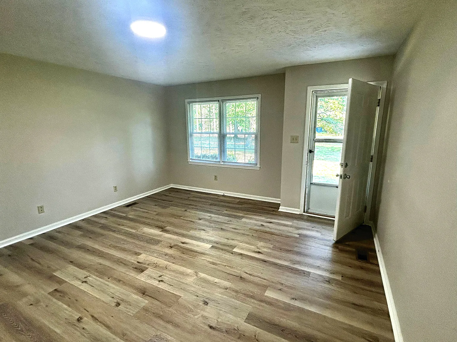2 bed, 850 sqft, $1,200 — Photo 3