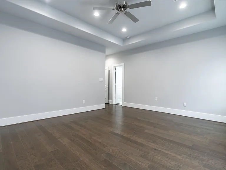 1545 W 22nd St — Photo 17