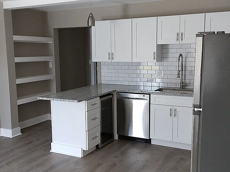 Newly Remodeled 1 Bedroom Apartment 1 Blk from Indiana University National Championship Team! — Photo 8