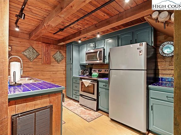 3rd image of 148 Estates Drive