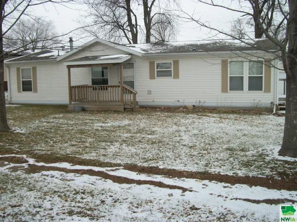 409 W 3rd St, Aurelia, IA 51005