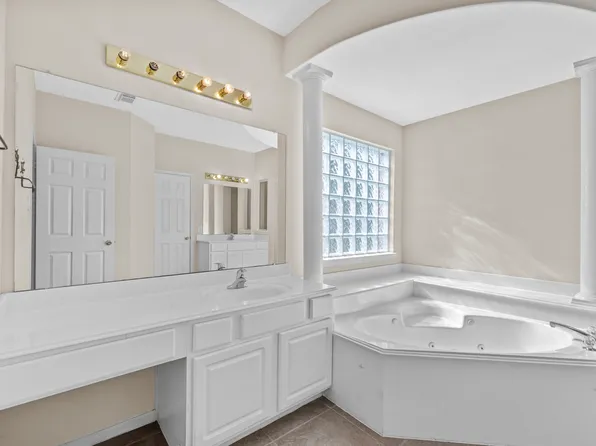 1111 Blue Leaf Dr, Richmond, TX 77469