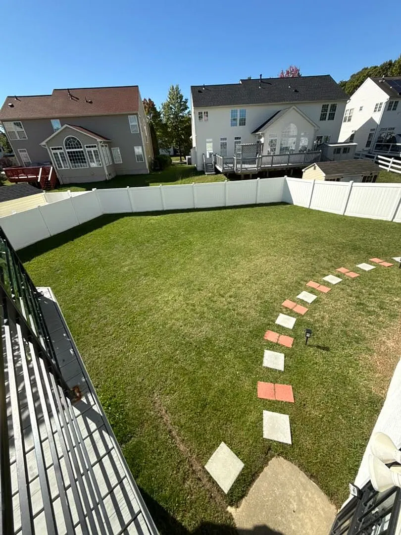 5-Bedroom Rental in Waldorf | Jacuzzi & Utilities Included — Photo 2