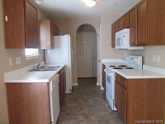 4th image of 8245 Kings Creek Dr