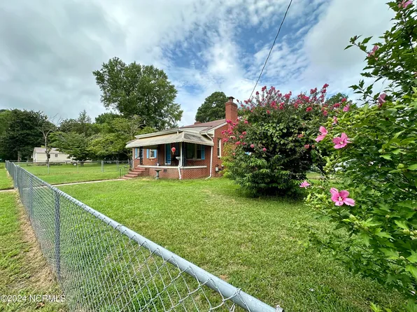 411 N Johnson Street, Mount Olive, NC 28365