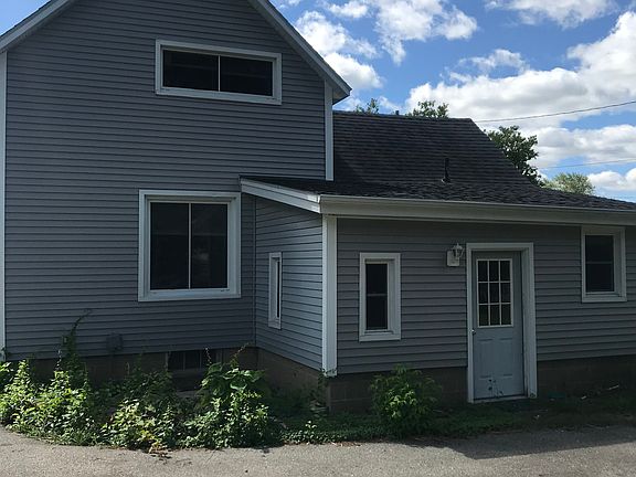 5th image of 141 Carpenter St